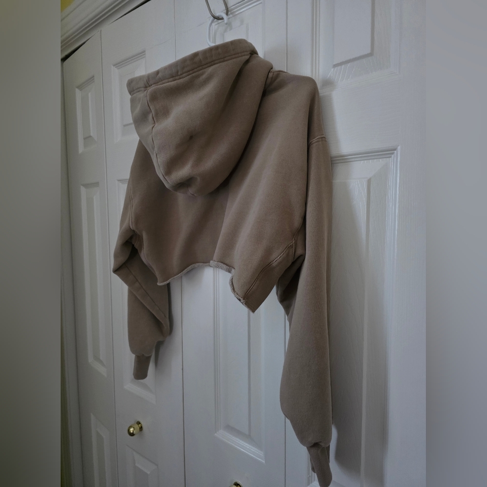 Aritzia TNA CozyAF Fleece Taupe Cropped Hoodie S/M - Picture 7 of 7
